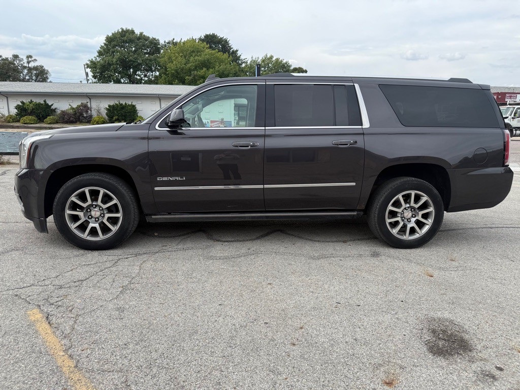 2015 GMC Yukon Image 2