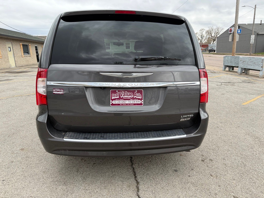 2016 Chrysler Town & Country Image 4
