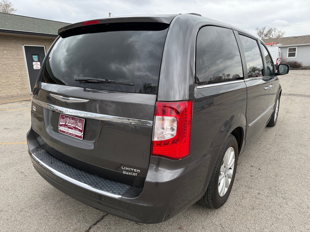 2016 Chrysler Town & Country Image 5