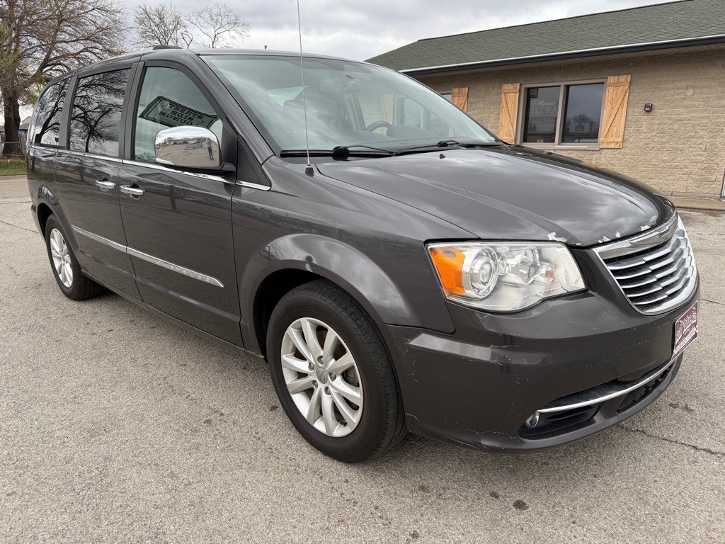 2016 Chrysler Town & Country Image 7