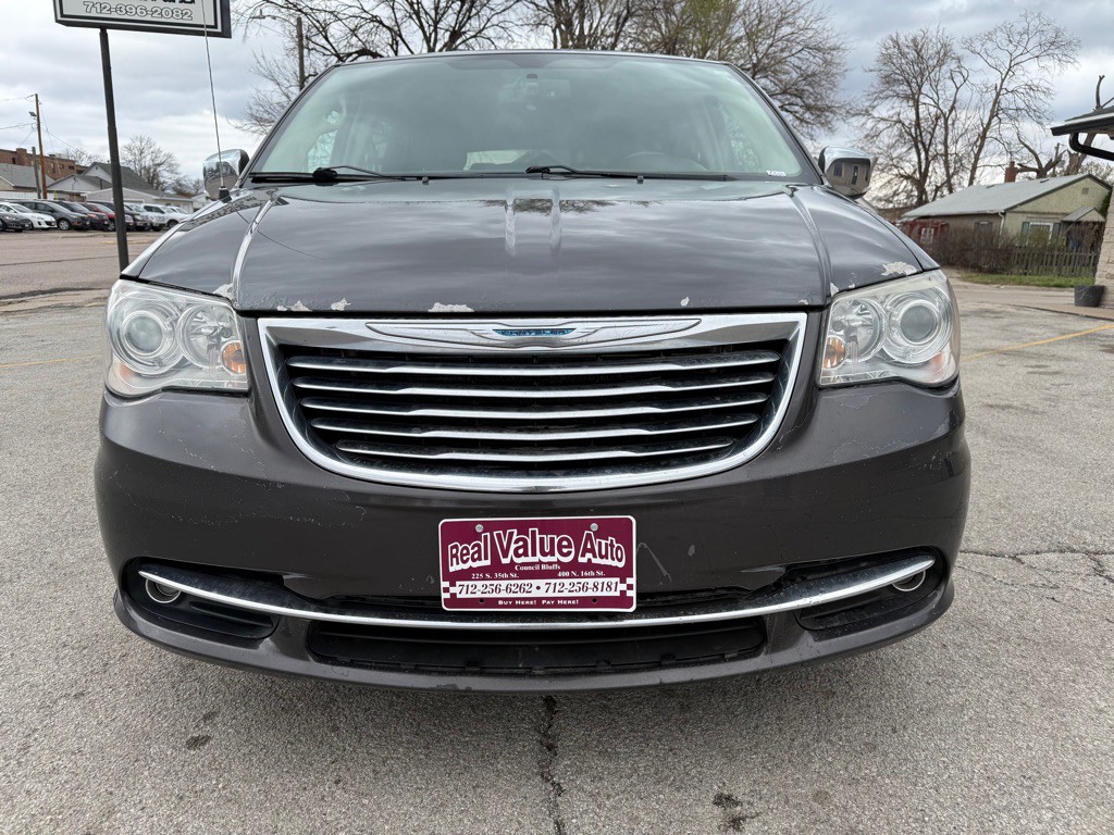 2016 Chrysler Town & Country Image 8