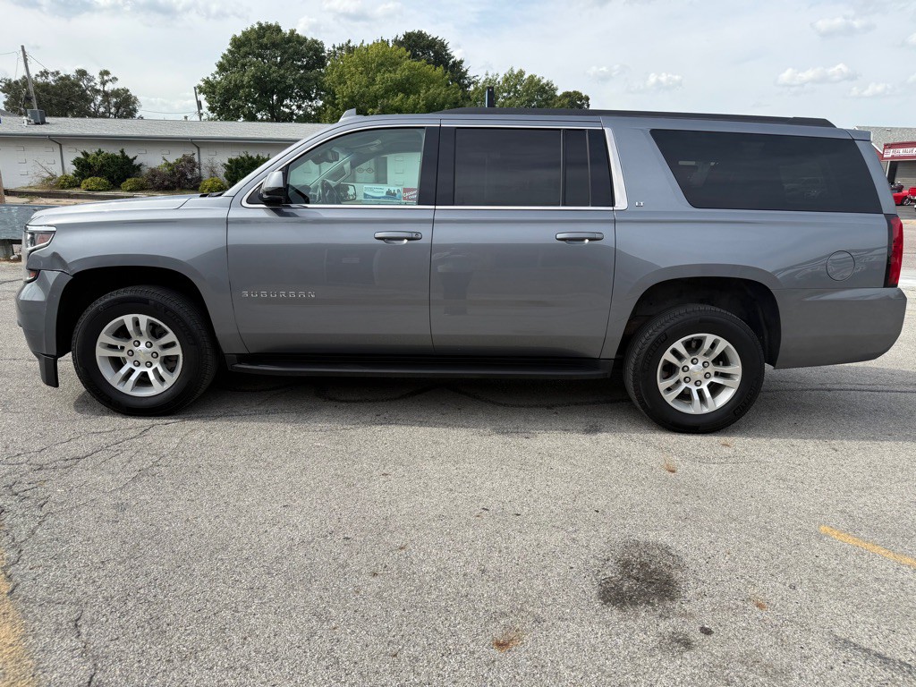 2018 Chevrolet Suburban Image 2