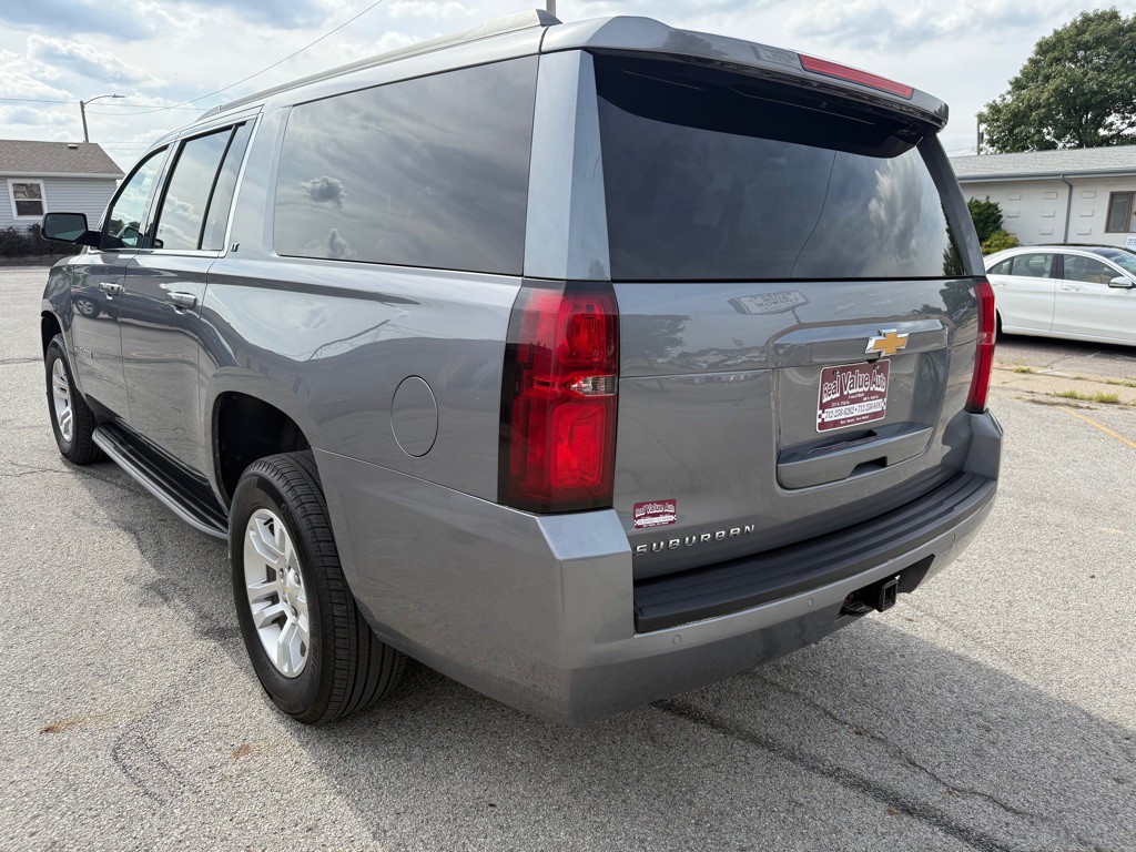 2018 Chevrolet Suburban Image 3