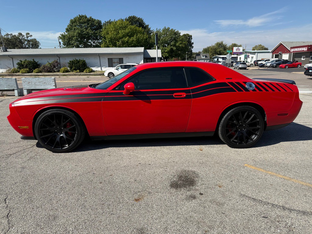 2010 Dodge Challenger Image 2
