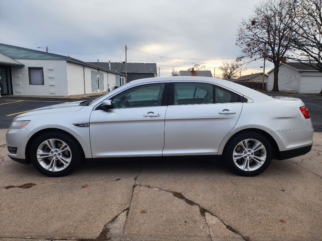 2014 Ford Taurus Image 2