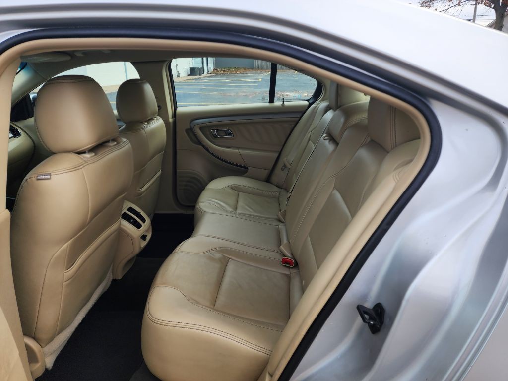 2014 Ford Taurus Image 9