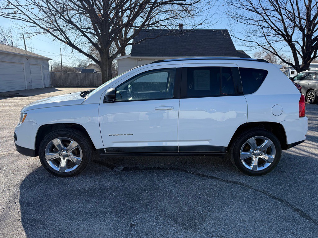 2011 Jeep Compass Image 2