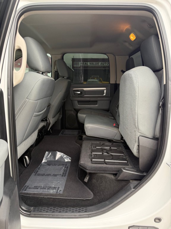 2015 RAM 1500 Image 9