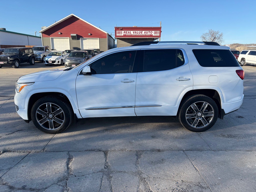 2019 GMC Acadia Image 2