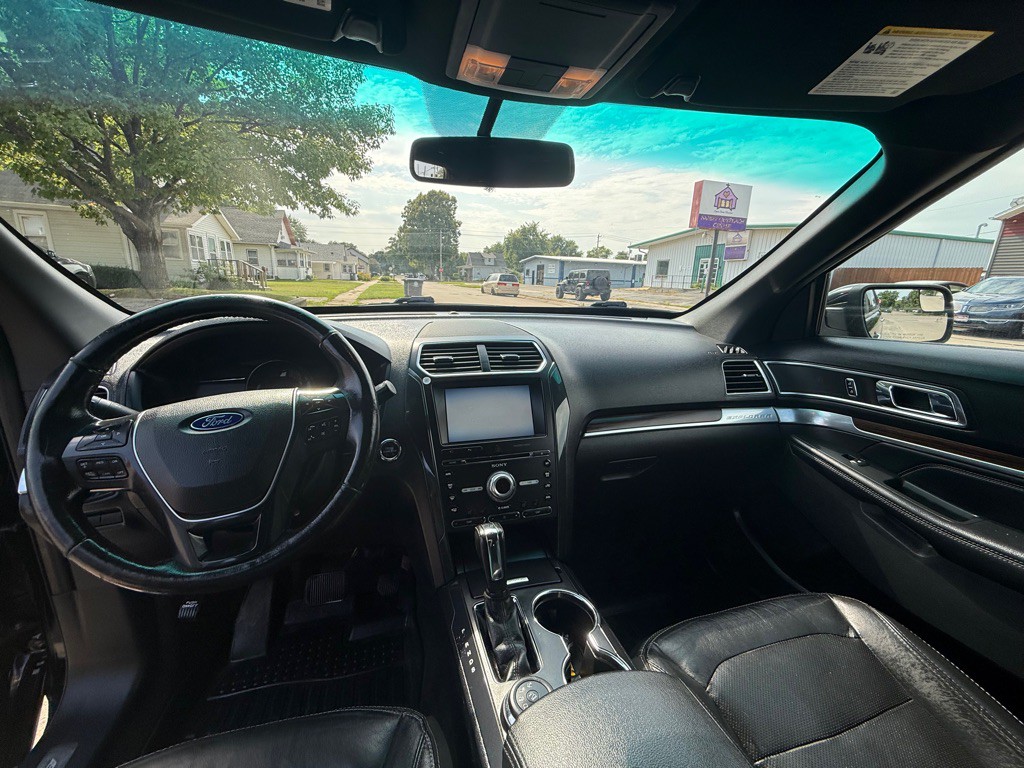 2016 Ford Explorer Image 13
