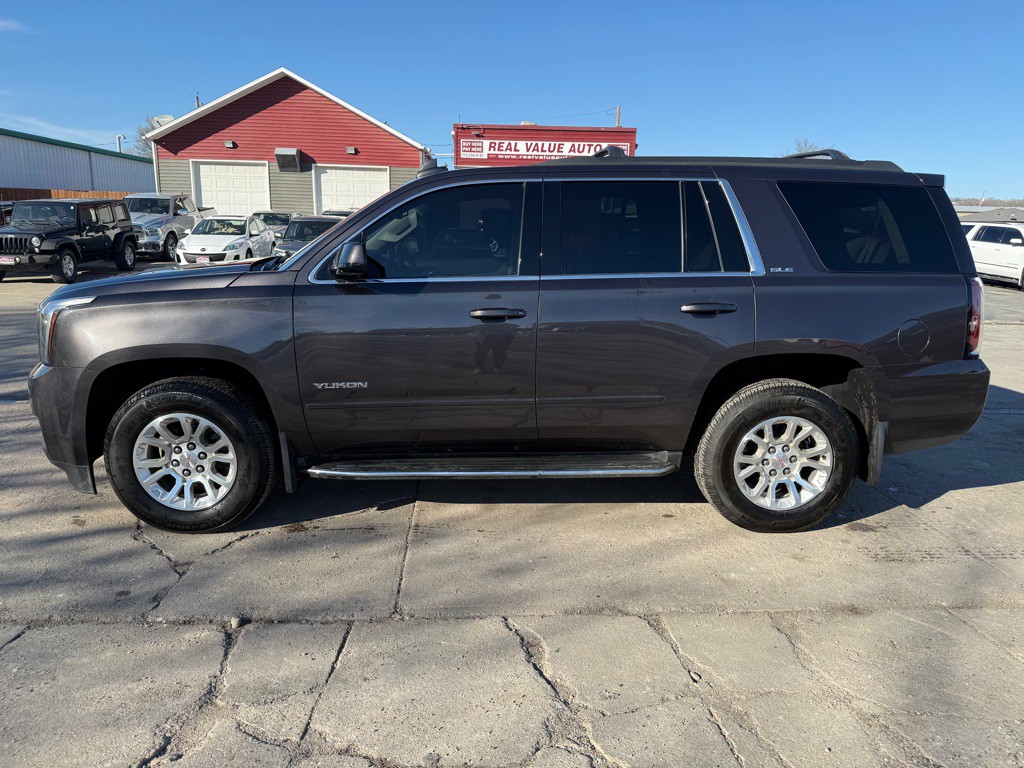 2017 GMC Yukon Image 2