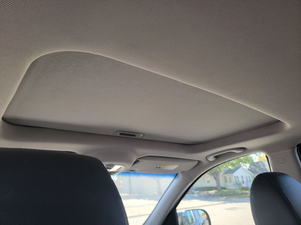 2011 Hyundai Santa Fe Image 24