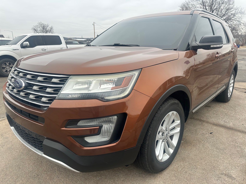 2017 Ford Explorer Image 1
