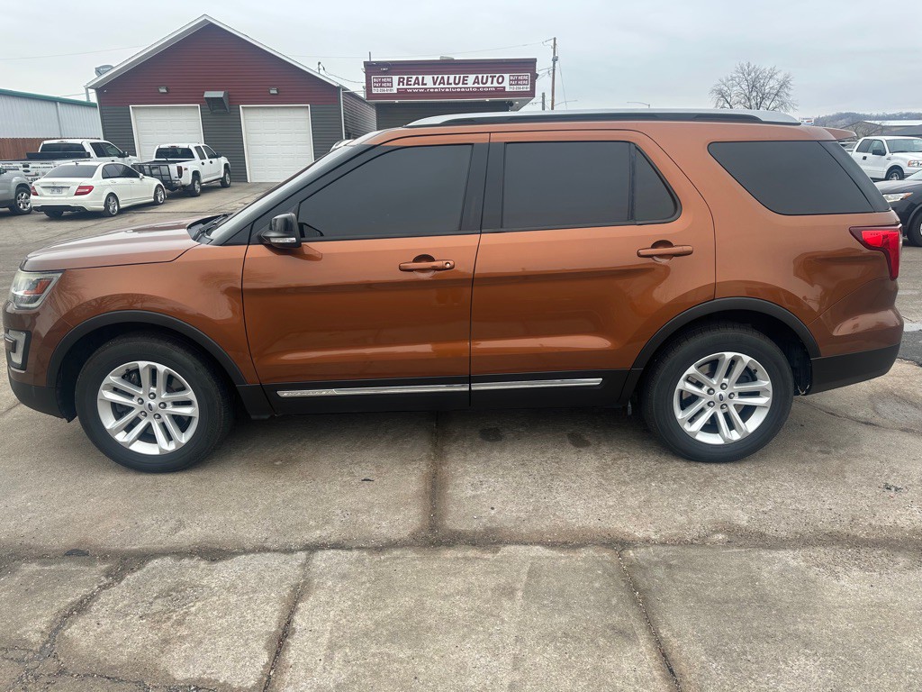 2017 Ford Explorer Image 2