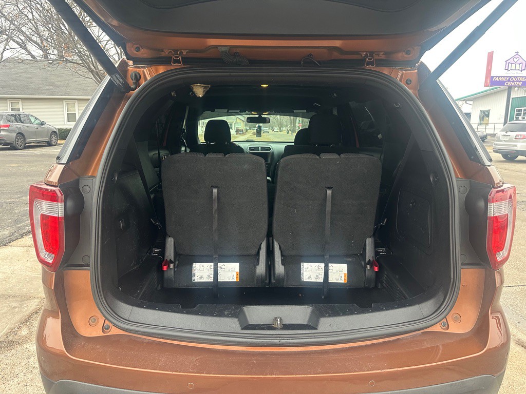 2017 Ford Explorer Image 9