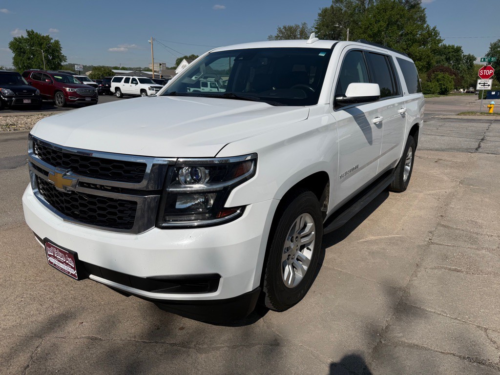2016 Chevrolet Suburban Image 1