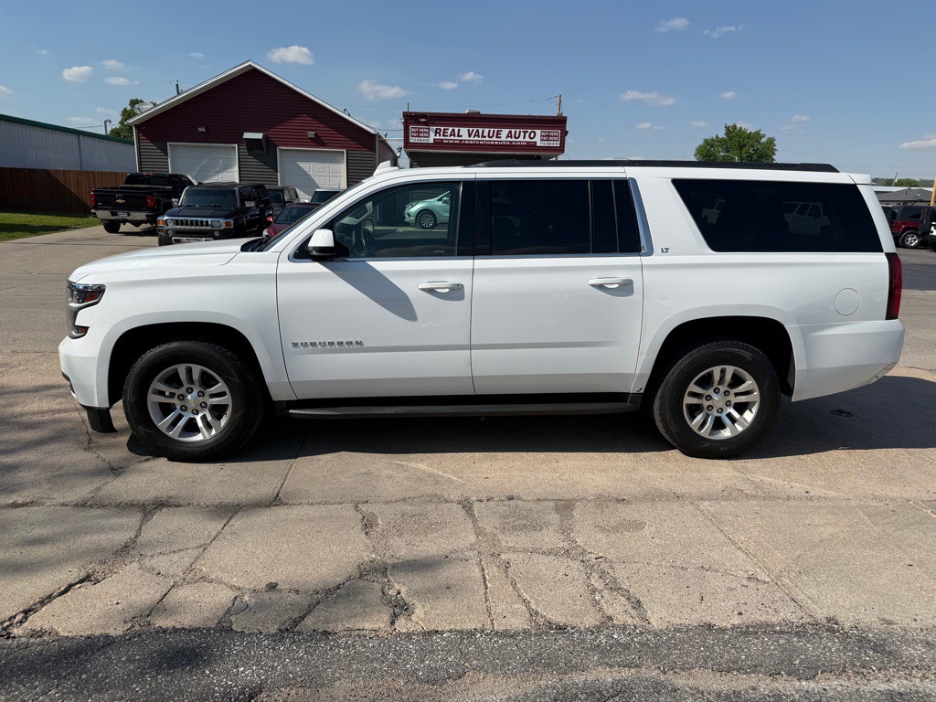 2016 Chevrolet Suburban Image 2