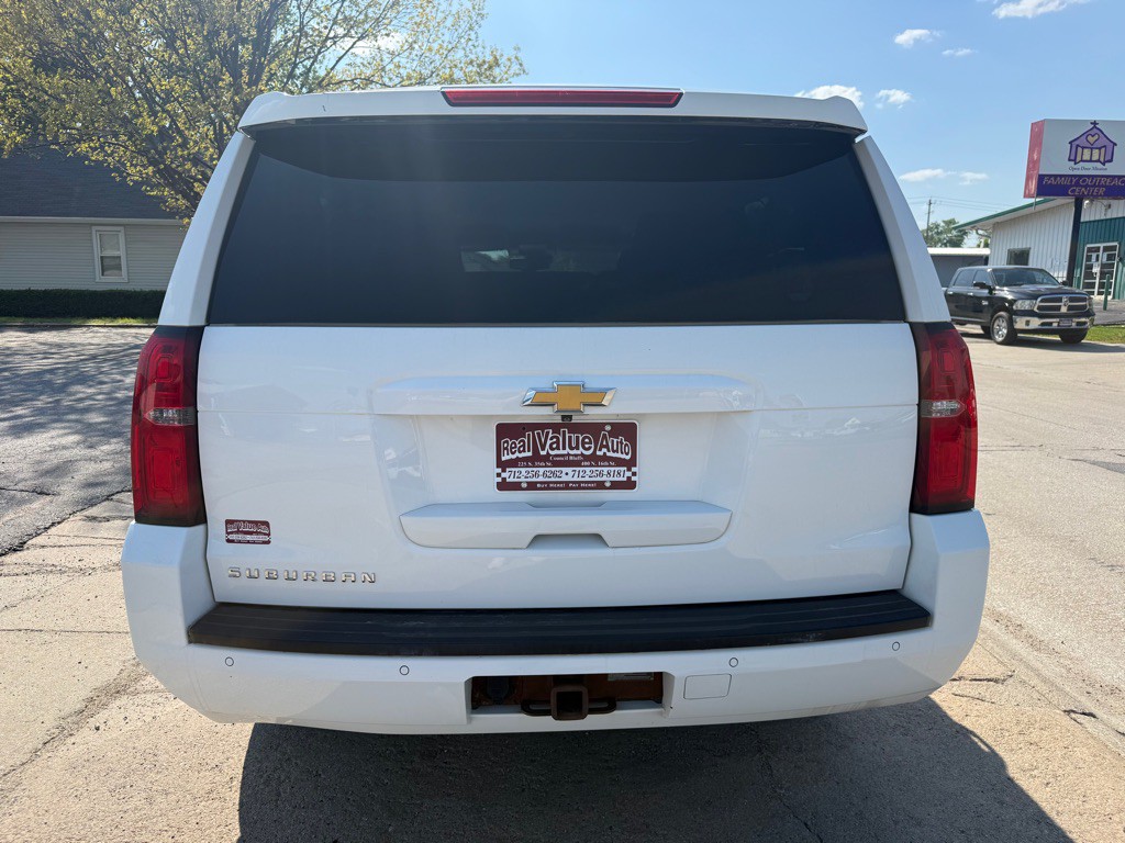 2016 Chevrolet Suburban Image 4