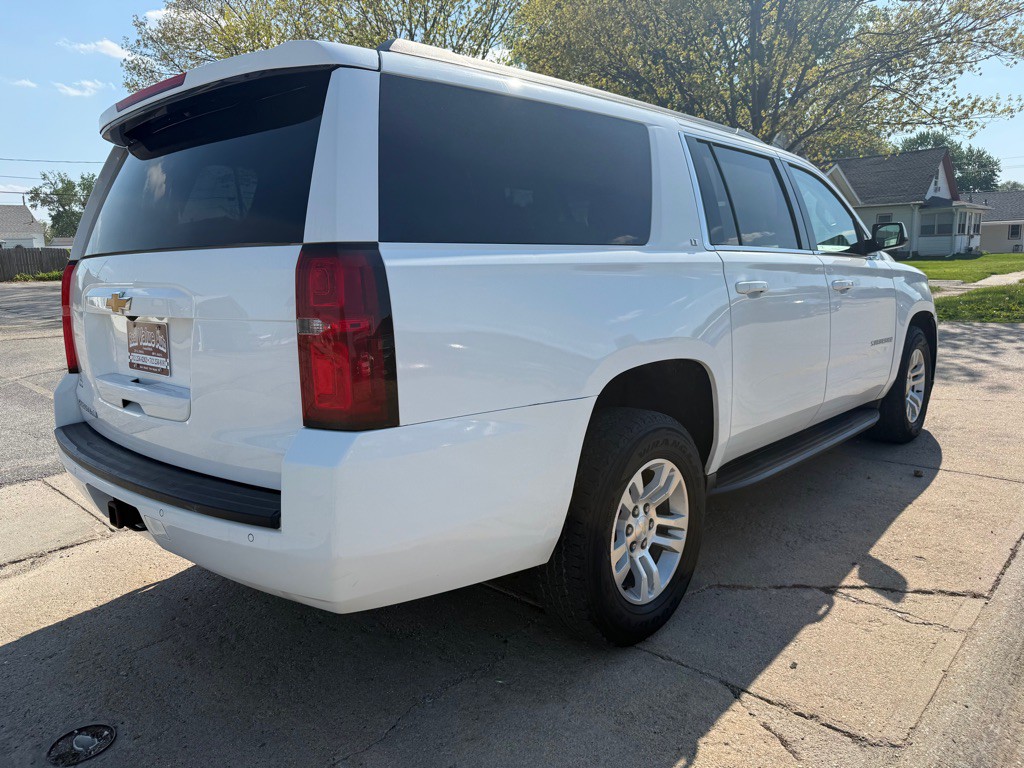 2016 Chevrolet Suburban Image 5