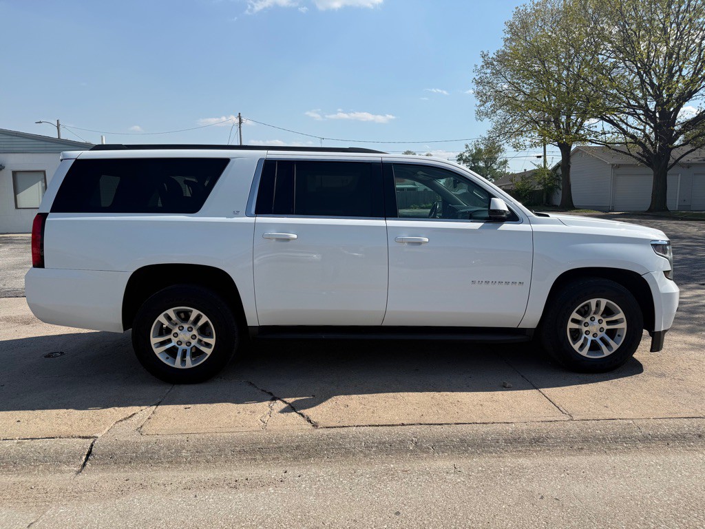2016 Chevrolet Suburban Image 6