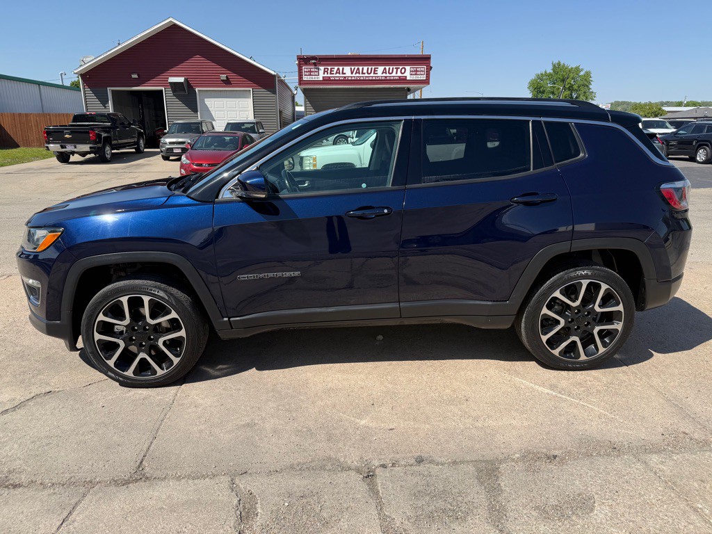 2017 Jeep Compass Image 2