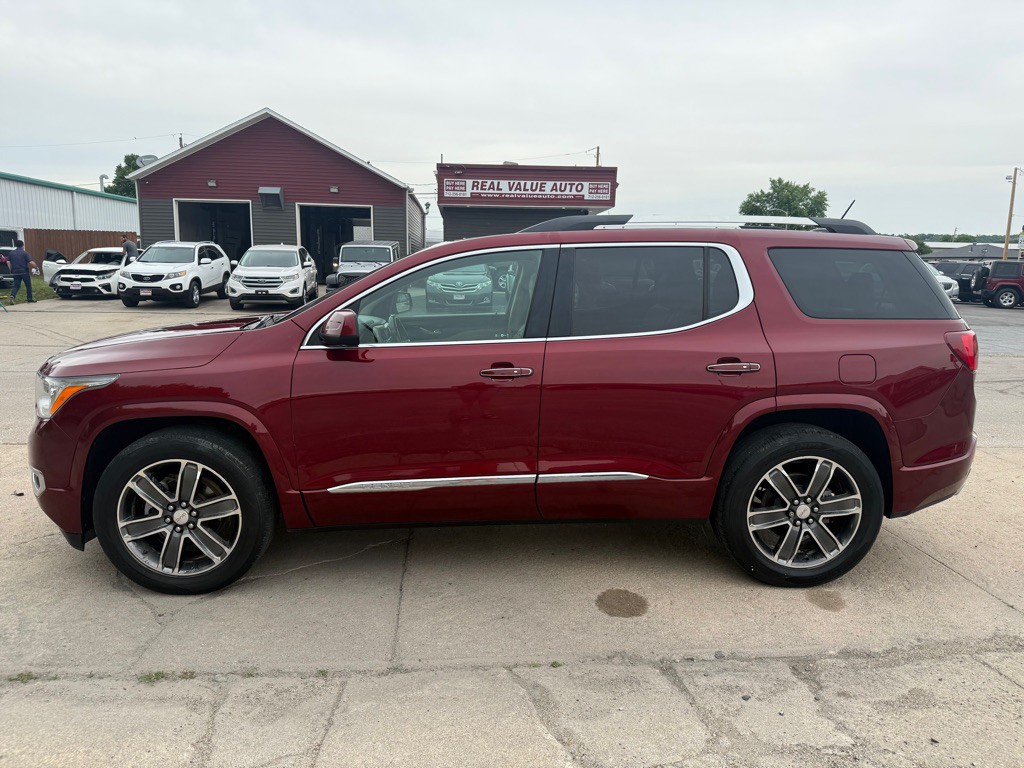 2017 GMC Acadia Image 2