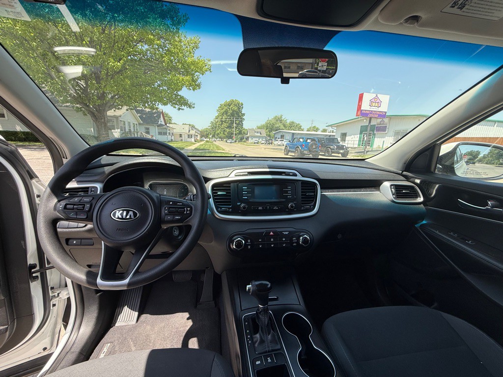 2016 Kia Sorento Image 12