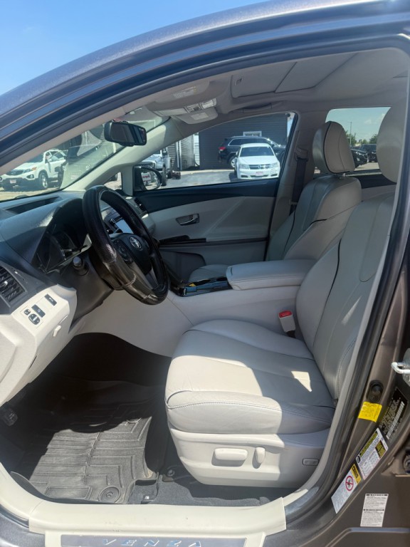 2013 Toyota Venza Image 11