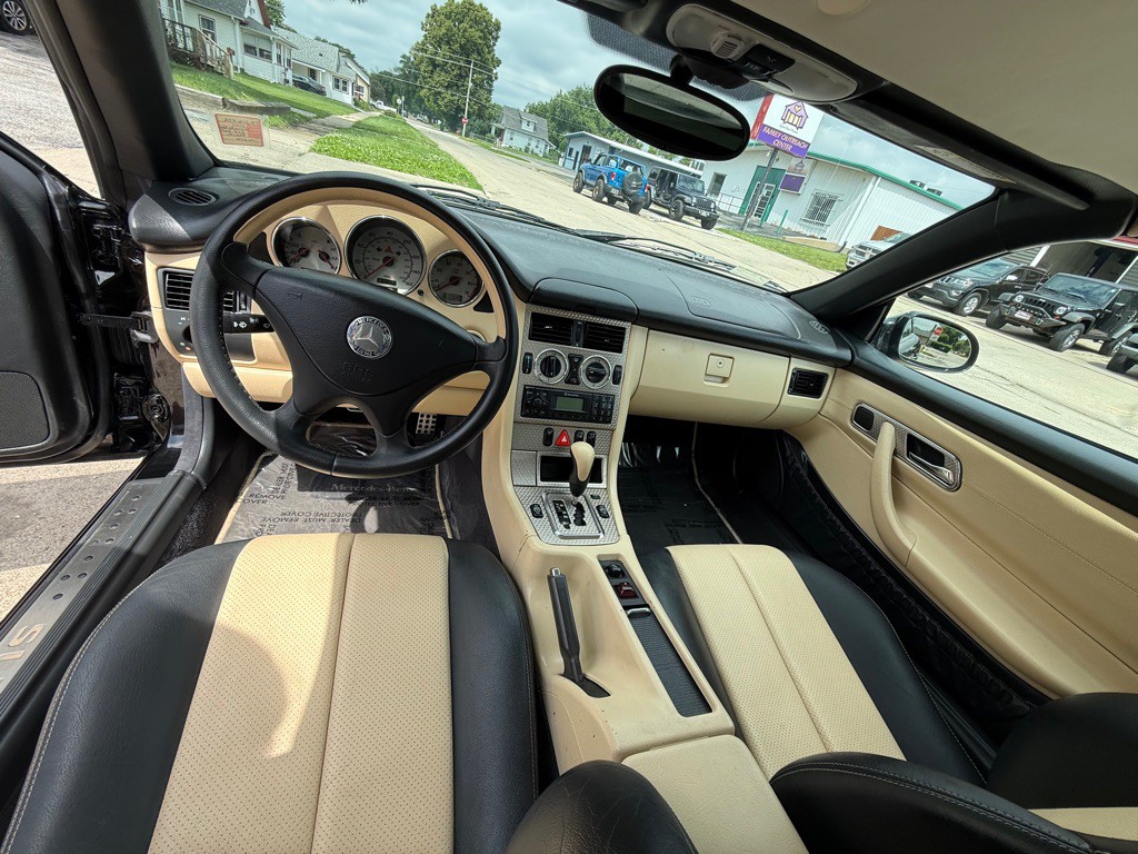 2001 Mercedes-Benz SLK-Class Image 10
