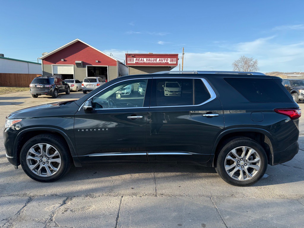 2018 Chevrolet Traverse Image 2