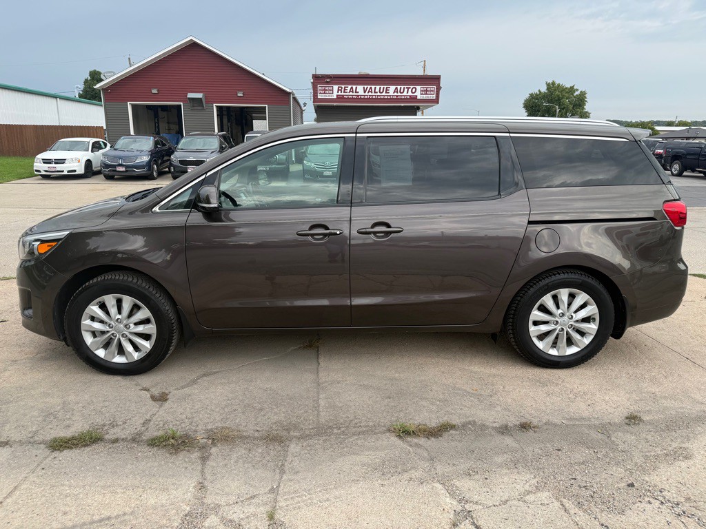 2016 Kia Sedona Image 2