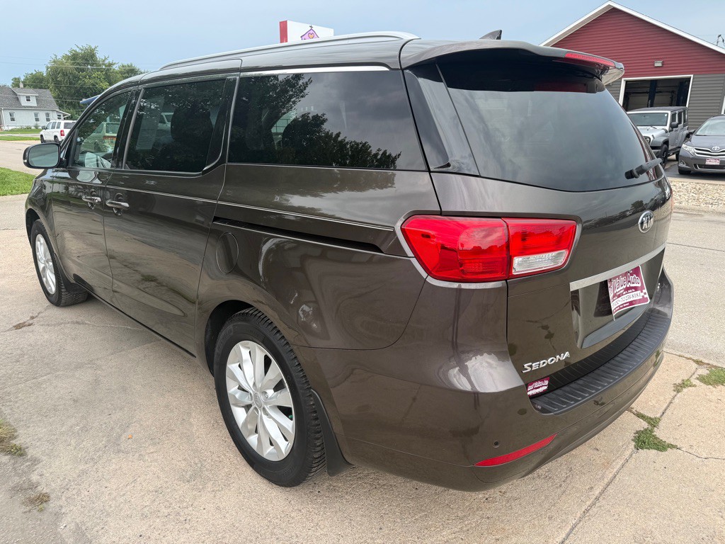 2016 Kia Sedona Image 3