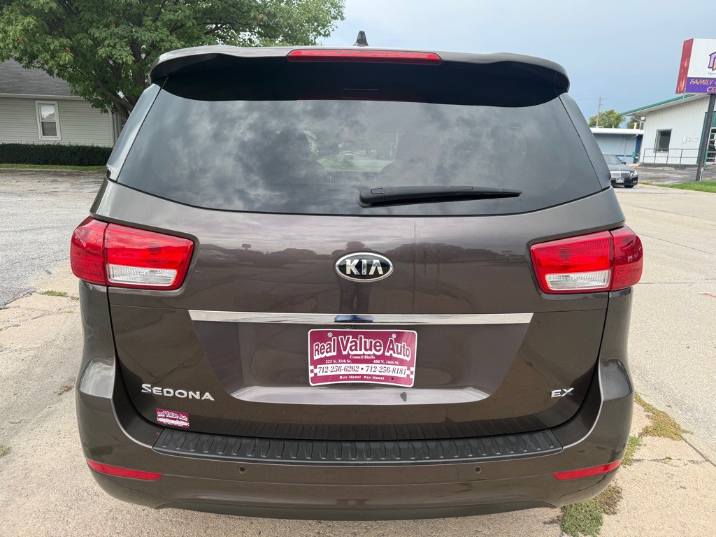 2016 Kia Sedona Image 4