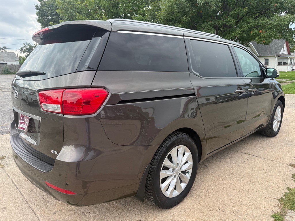 2016 Kia Sedona Image 5