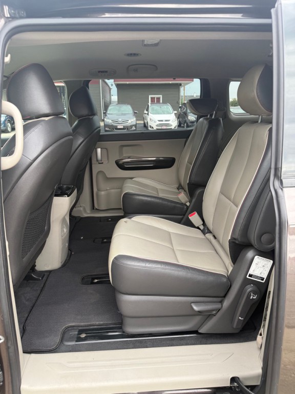 2016 Kia Sedona Image 11