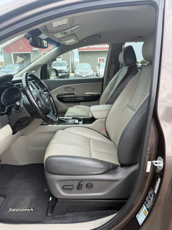 2016 Kia Sedona Image 12