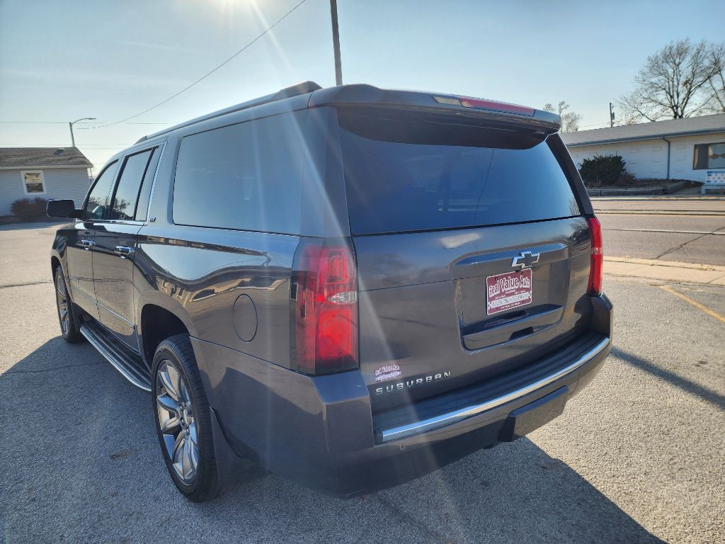 2016 Chevrolet Suburban Image 3