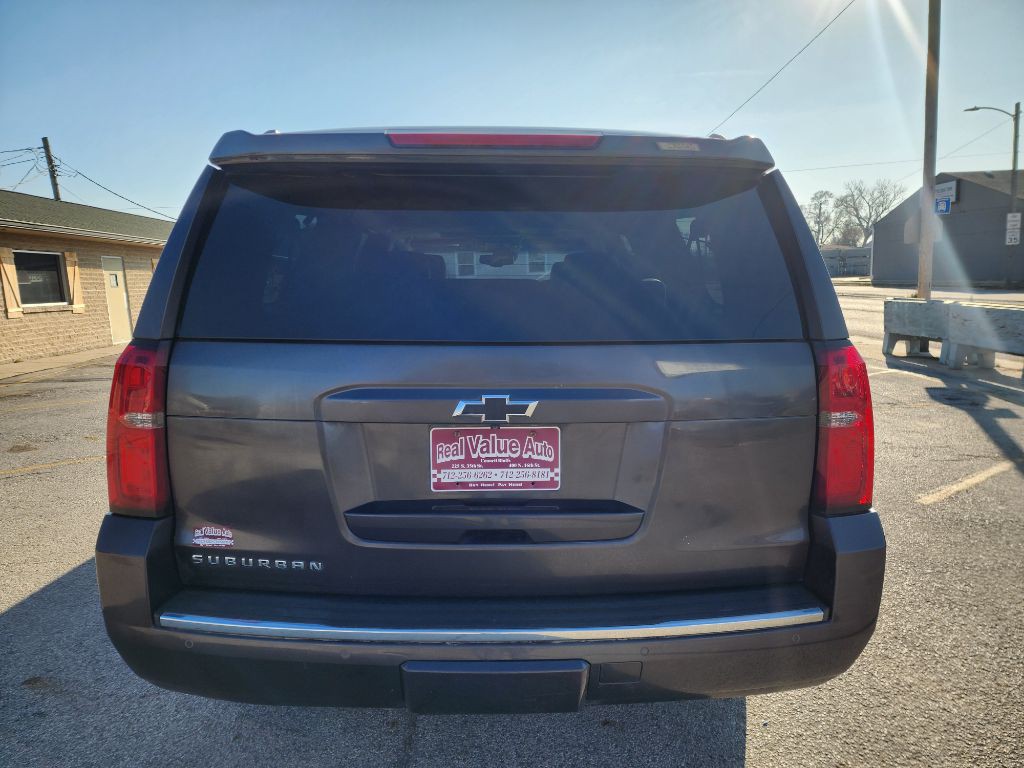 2016 Chevrolet Suburban Image 4