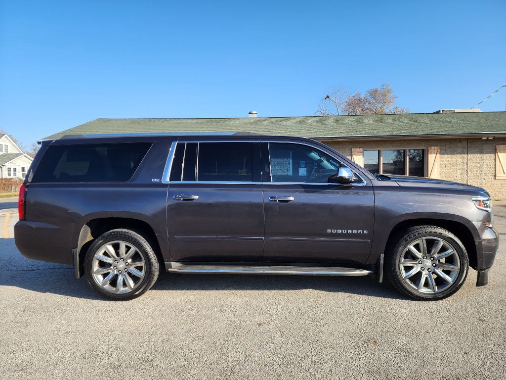2016 Chevrolet Suburban Image 6