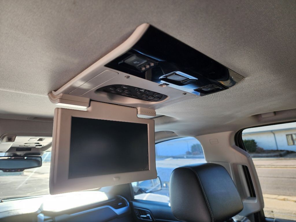 2016 Chevrolet Suburban Image 14
