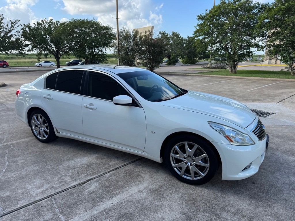 2015 INFINITI Q40 Image 3