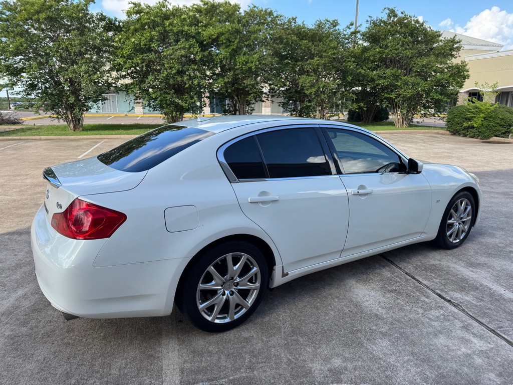 2015 INFINITI Q40 Image 4