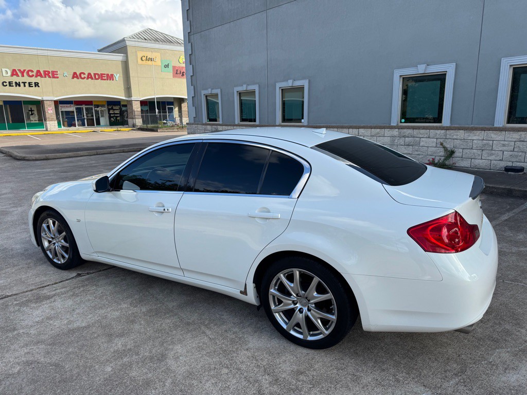 2015 INFINITI Q40 Image 7