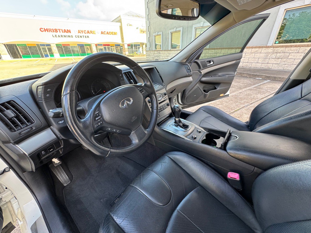 2015 INFINITI Q40 Image 8