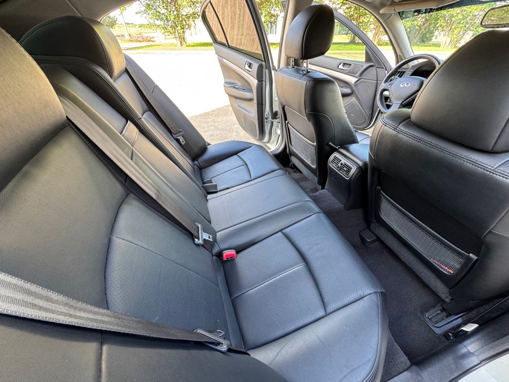 2015 INFINITI Q40 Image 10