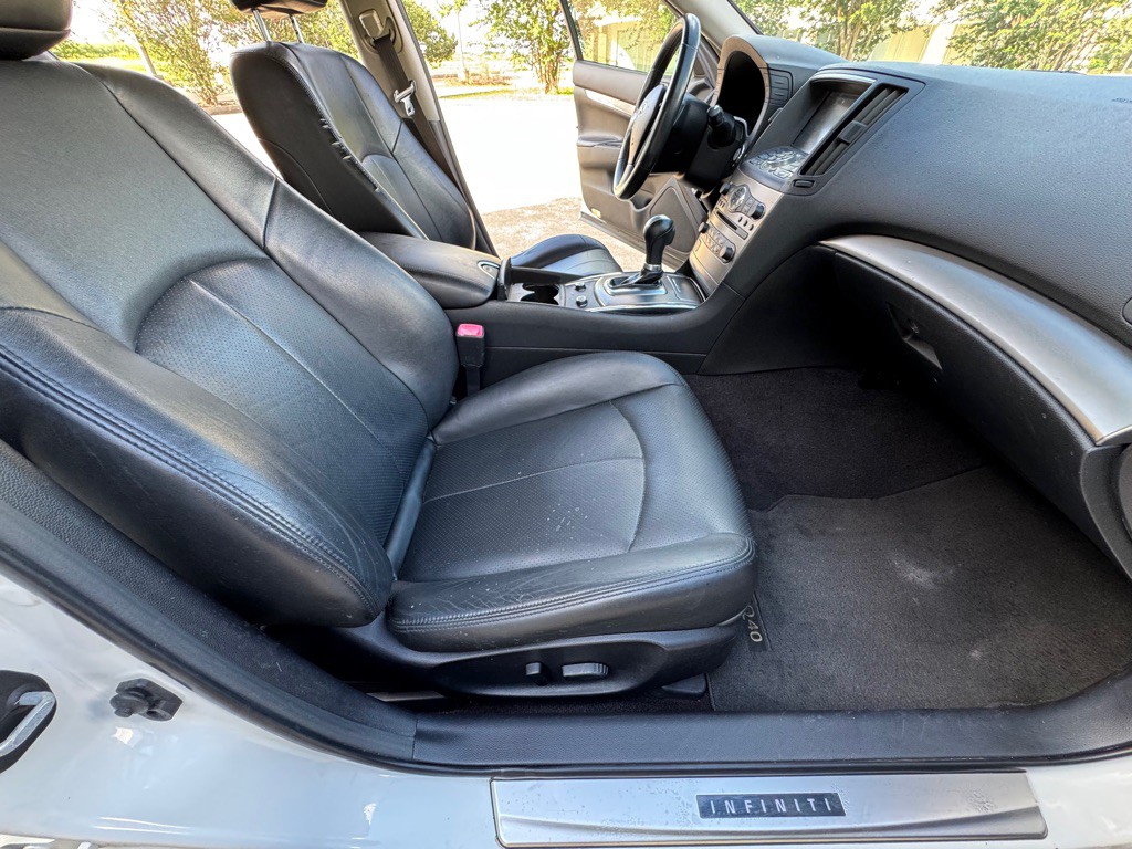 2015 INFINITI Q40 Image 11
