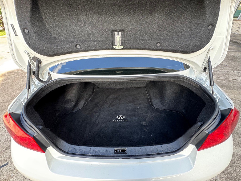 2015 INFINITI Q40 Image 13