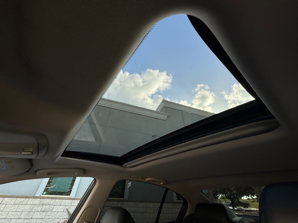 2015 INFINITI Q40 Image 15