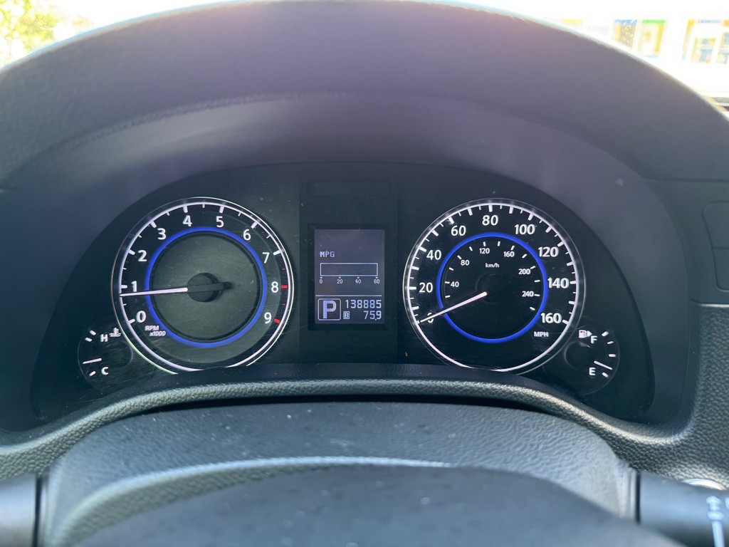 2015 INFINITI Q40 Image 16