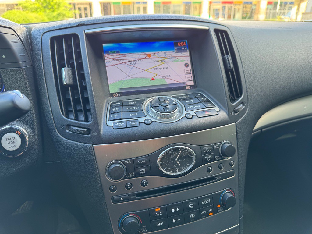 2015 INFINITI Q40 Image 17